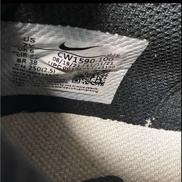 Nike Dunk Low Black and White, Size: 7Y - Picture 7 of 7